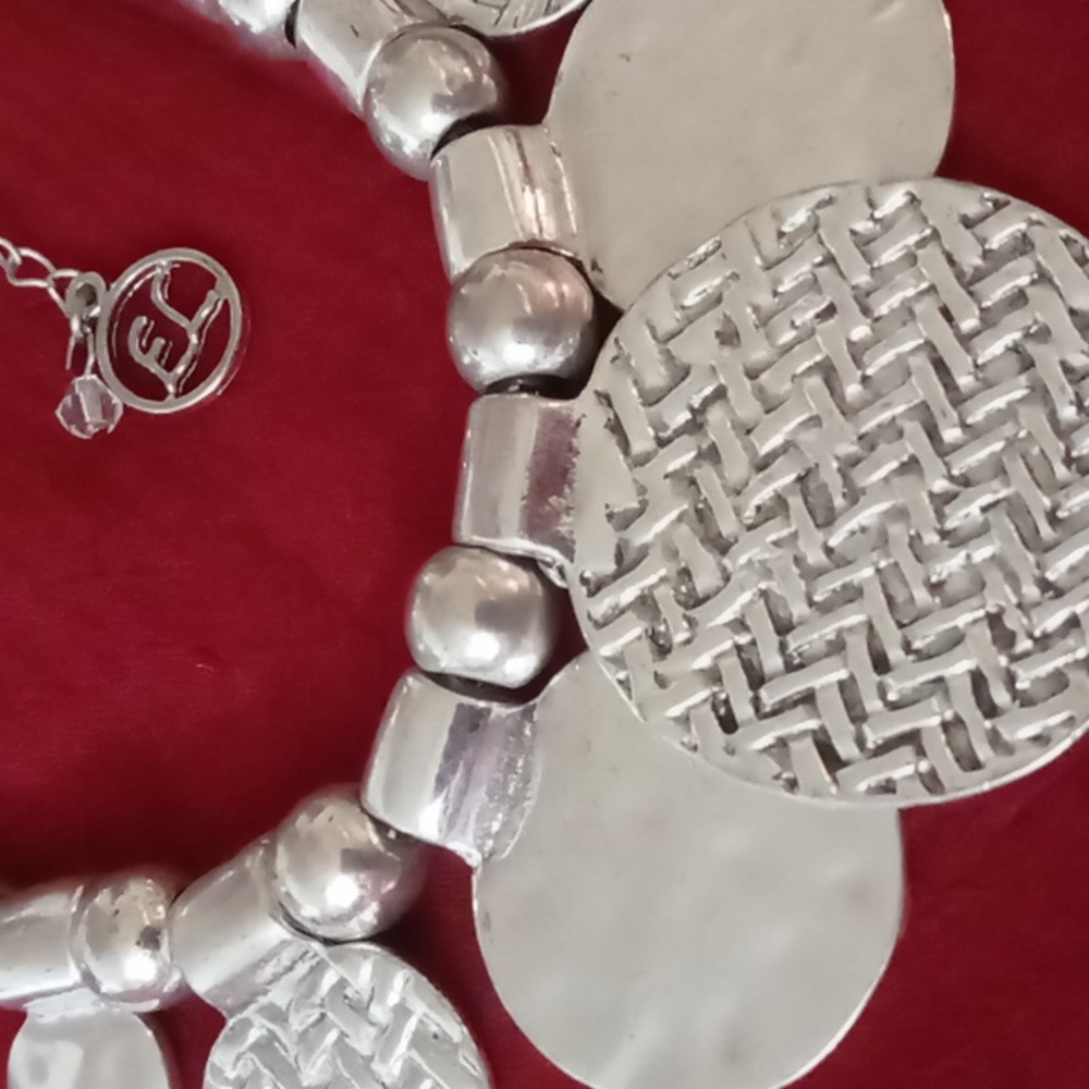 Vintage Erica Lyons collar necklace 16+3 long . Silver tone